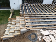 Konstrukce pro dřevěné obložení schodů 