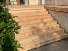Dřevěné schody ze sibiřského modřínu