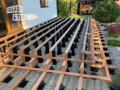 Podkladní konstrukce dřevěné terasy na terčích Buzon