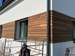 Dokončená dřevěná fasáda se skrytým uchycením Techniclic horizontální instalace