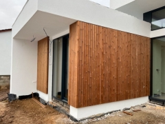 Dřevěná fasáda Thermoborovice z hranolů 28x68 mm (2021)