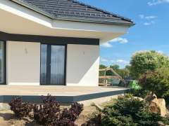 Použití U-TPF pro zakončení terasy (Bohušovice, 2025)