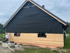 Dřevěná fasáda Sibiřský modřín Rhombus 21x120 (Česká Lípa 2022)