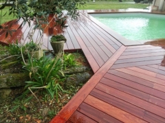 Dřevěná terasa Screwline z tropického Padouku